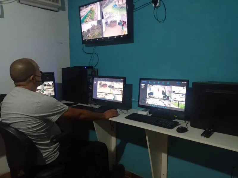 O principal objetivo da Central de Monitoramento é ter uma vigilância de órgãos públicos