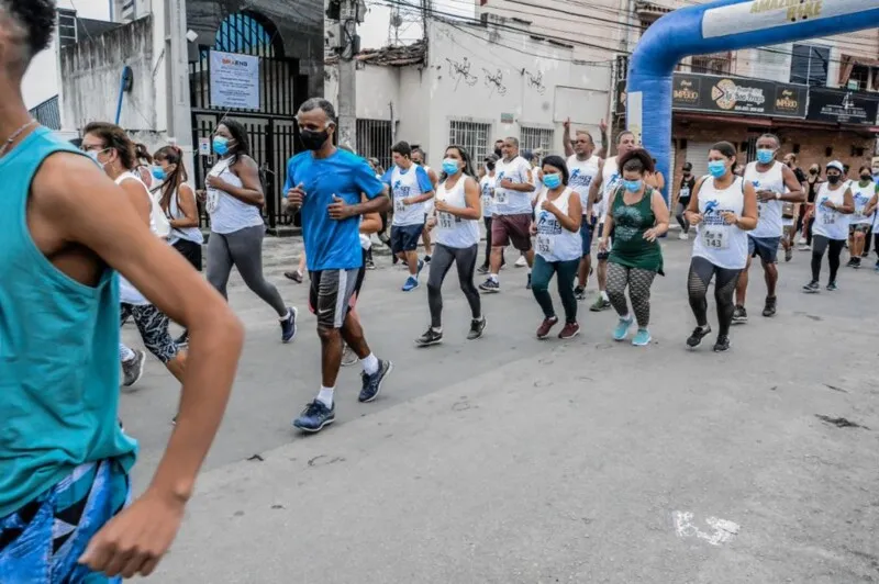 O evento esportivo teve um percurso de seis quilômetros com largada e chegada na Praça Marechal Floriano Peixoto, no Centro, indo até o bairro Venda Pedras
