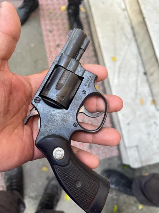 Uma arma foi apreendida na ação