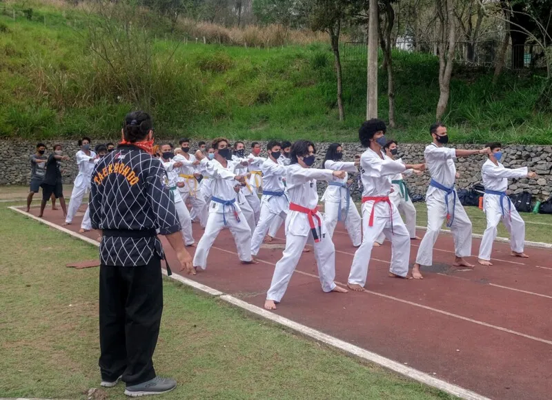 Projeto, desenvolvido pela Secretaria de Esporte e Lazer, é oferecido na Fazenda Colubandê e no Mutuá