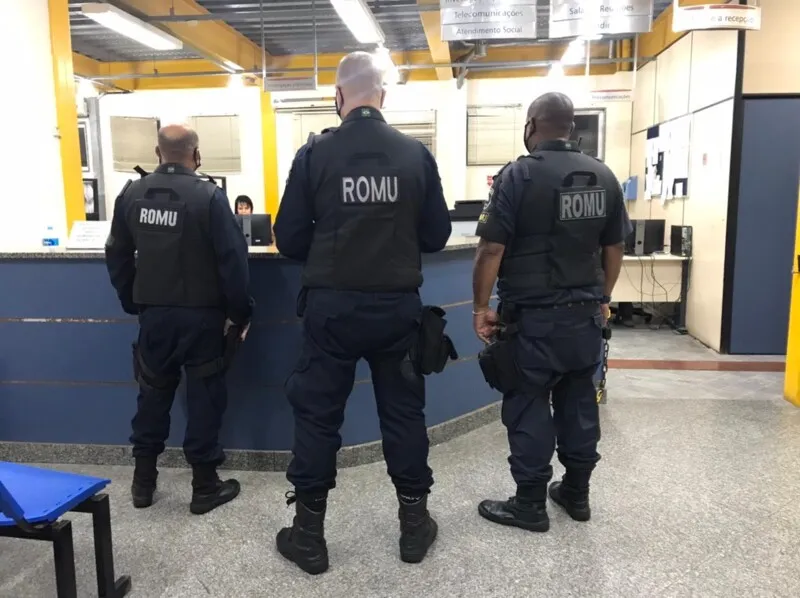 O homem foi preso em flagrante e enquadrado na Lei Maria da Penha