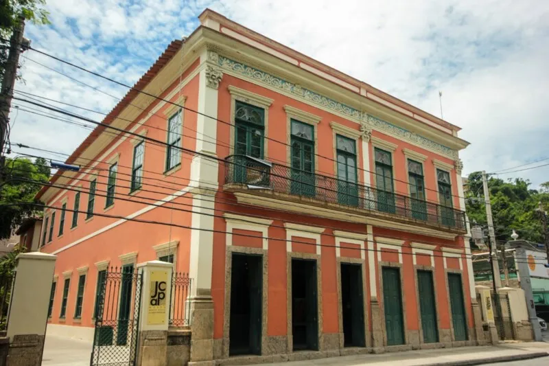 Museu Janete Costa de Arte Popular