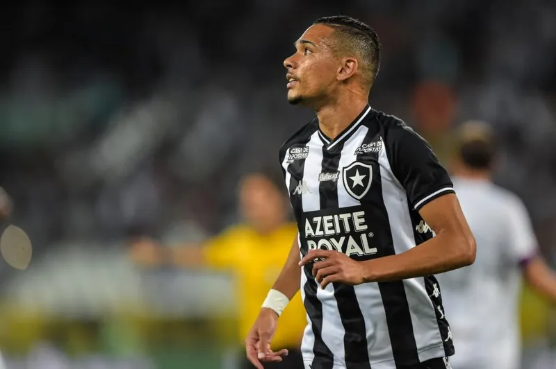 Atacante Luiz Fernando é um dos que voltam de suspensão no Botafogo