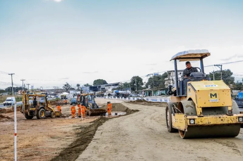 A retomada das obras e a futura concessão da BR-493 irão melhorar a fluidez do trânsito