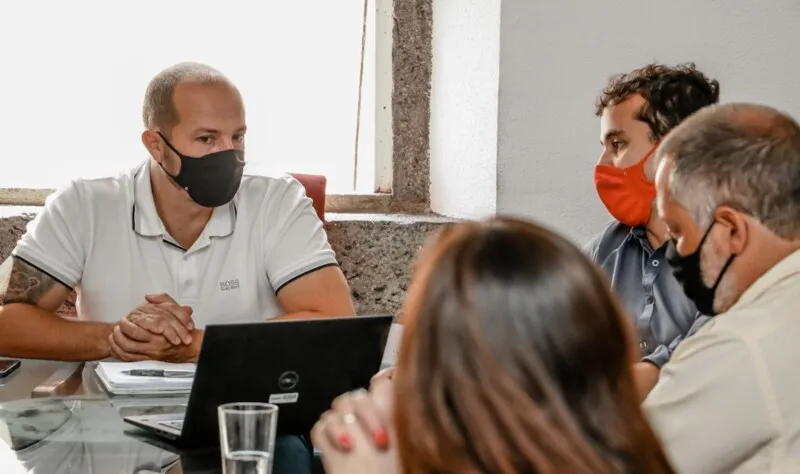 Reunião entre Delaroli, SUBCPAR, BNDES e consultores de uma empresa de engenharia