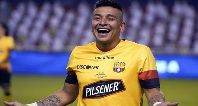 Mario Pineida atuou contra o Fluminense na Libertadores deste ano