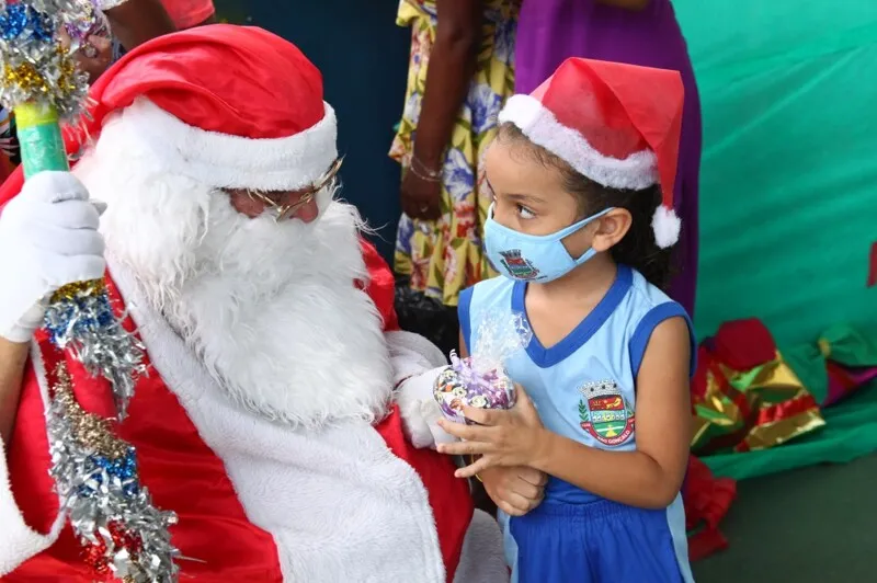 O evento contou com distribuição de presentes para todas as crianças matriculadas, da Educação Infantil ao quinto ano, nos turnos manhã e tarde