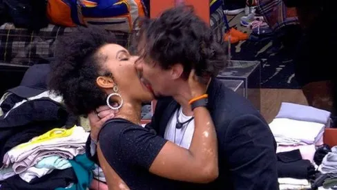 Nathália vem mantendo relações sexuais com Eliezer