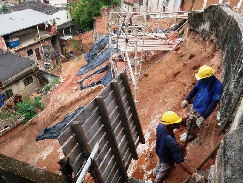 A obra teve início no dia 27 de setembro e tem prazo de entrega de 180 dias.