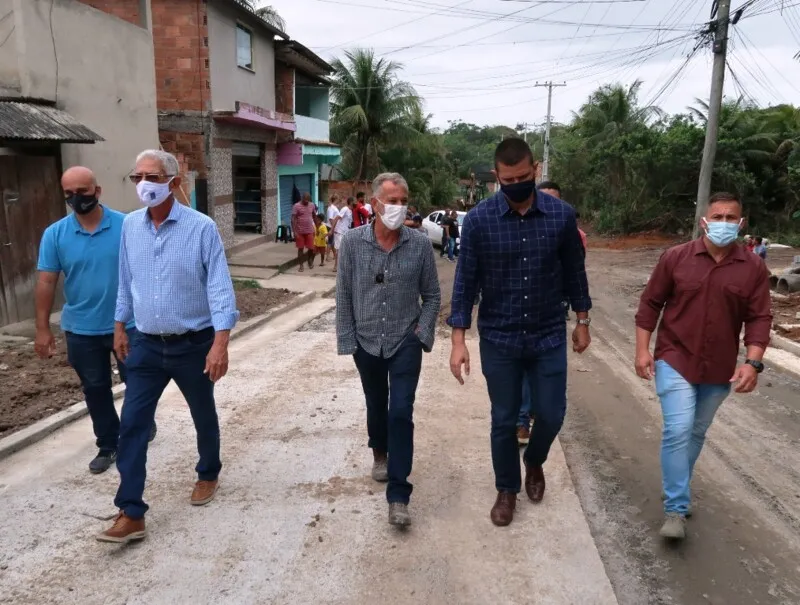 O prefeito Capitão Nelson esteve no local 