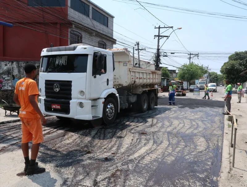 Os trabalhos tiveram início por um dos pontos mais críticos, na esquina com a Travessa Dr. Jurumenha
