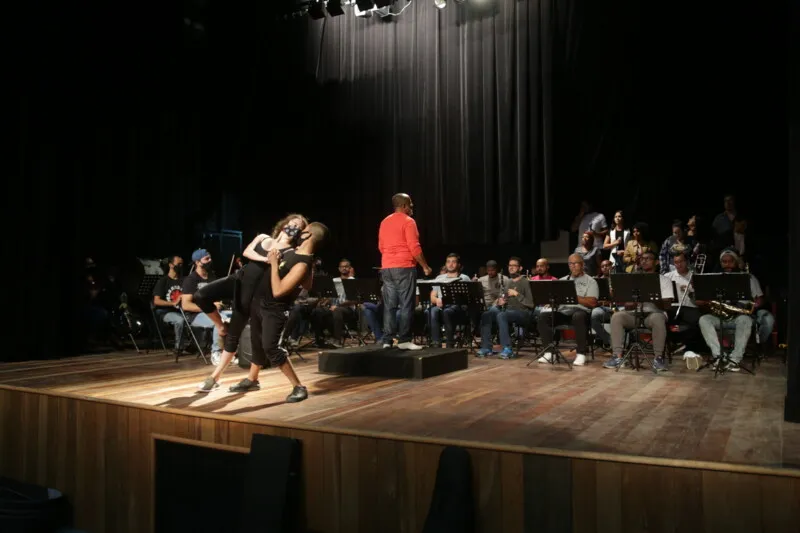 Cada apresentação terá 120 convidados 