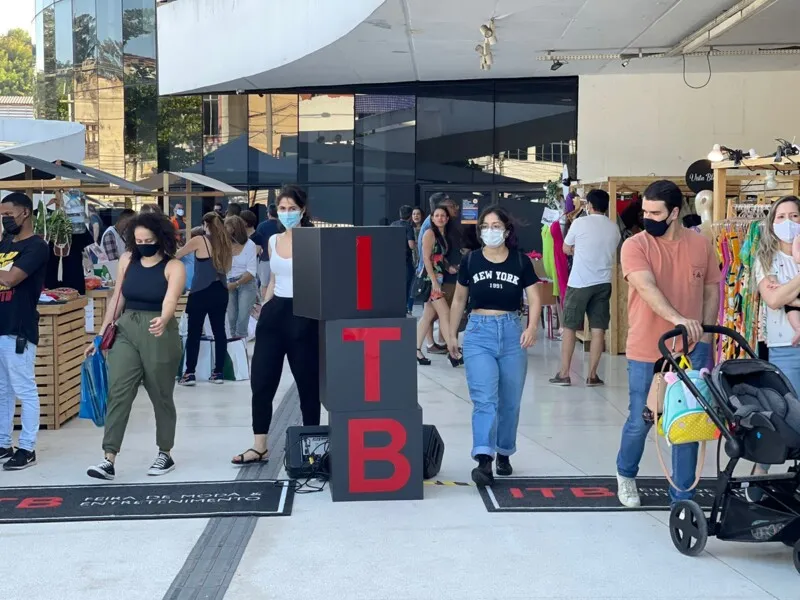 Evento conta com feira de adoção pet, além de marcas de moda e gastronomia