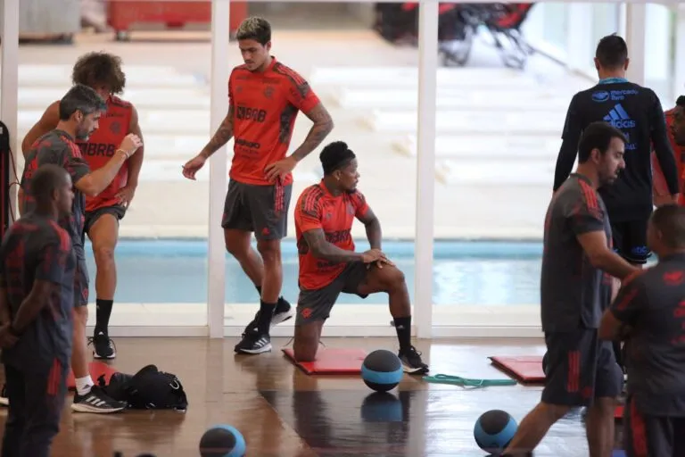 Desfalque do clube são por casos de covid e jogadores com suas seleções