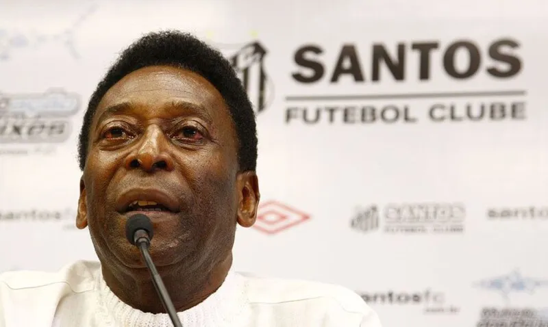 Pelé tranquilizou os fãs em sua rede social