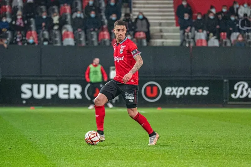 O jogador marcou 2 gols em 44 jogos pela equipe francesa