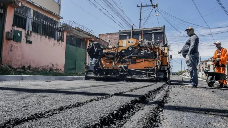 O prefeito Marcelo Delaroli acompanhou o trabalho das equipes