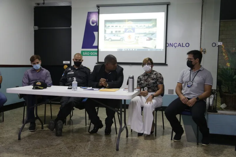 O encontro contou com autoridades policiais e representantes de comunidades do município