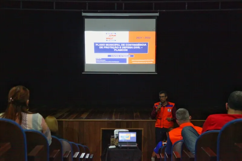 O Plano Municipal de Contingência de Proteção e Defesa Civil inclui indicação de responsabilidade