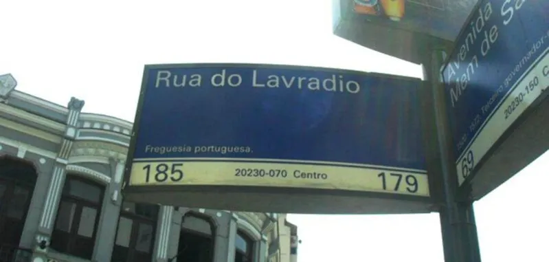 Imóvel desabou no Centro do Rio com três pessoas
