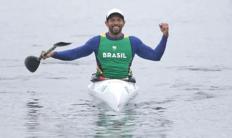Luís Carlos Cardoso prata nos 200m da canoagem classe KL1