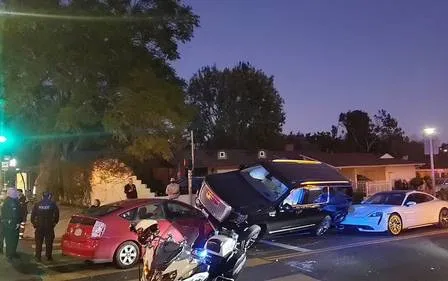 Acidente no cruzamento da Sunset com a Allenford Avenue