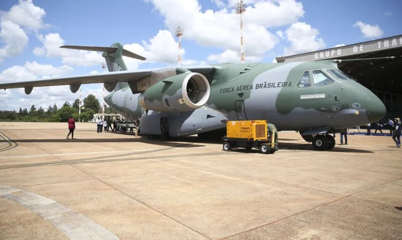 No voo de ida do KC-390 foram transportadas 11,6 toneladas de doação para a Ucrânia, entre alimentos, purificadores de água, insumos essenciais e itens médicos