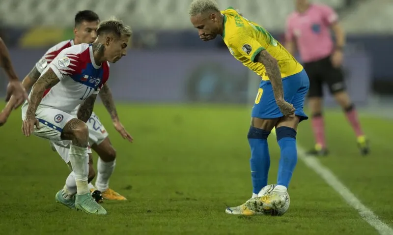Neymar e Paquetá compõem dupla de ataque, se revezando na referência das ações ofensivas