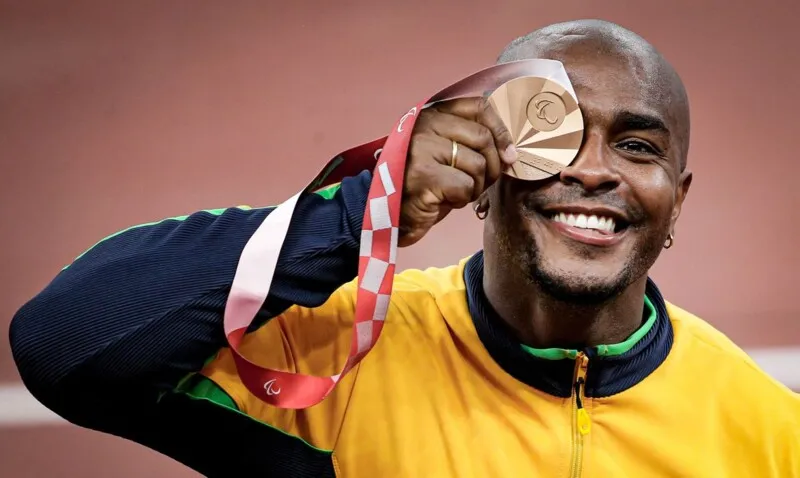João Victor Teixeira leva bronze no lançamento de disco classe F37 com marca de 51,86m