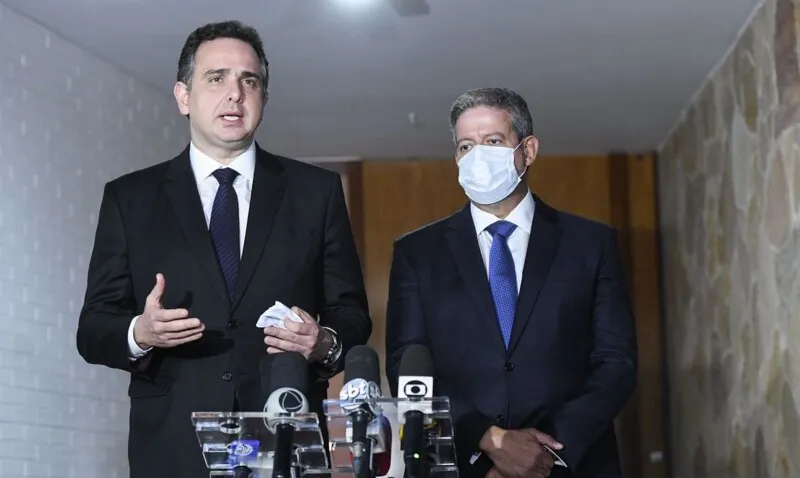 Presidentes do Senado, Rodrigo Pacheco, e da Câmara, Arthur Lira, durante o comunicado