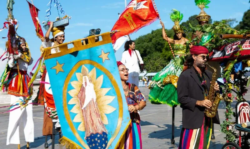 As atrações para o público infantil e suas famílias envolvem música, teatro, circo, artes, sustentabilidade e literatura, apresentadas em shows, espetáculos, oficinas, jogos e brincadeiras