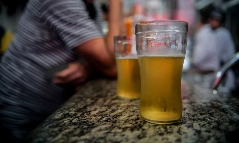 Consumo abusivo de bebidas alcoólicas foi relatado por 18,8% dos brasileiros ouvidos na pesquisa
