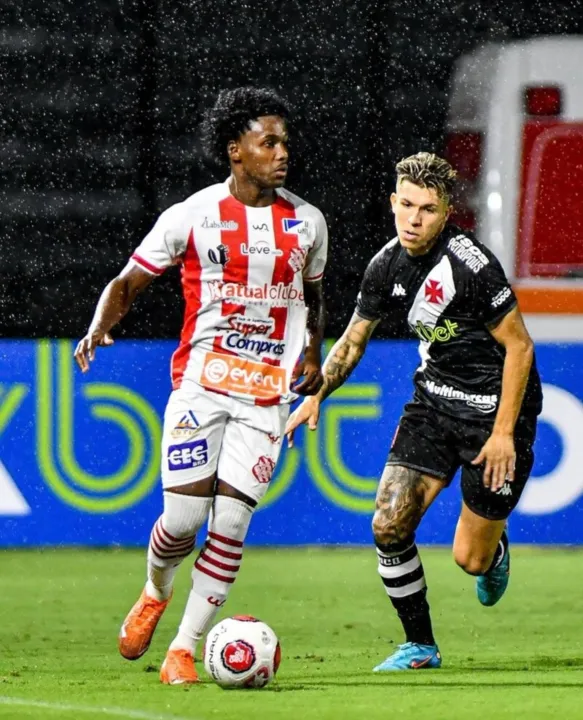 Lucas Oliveira em partida contra o Vasco pelo Carioca