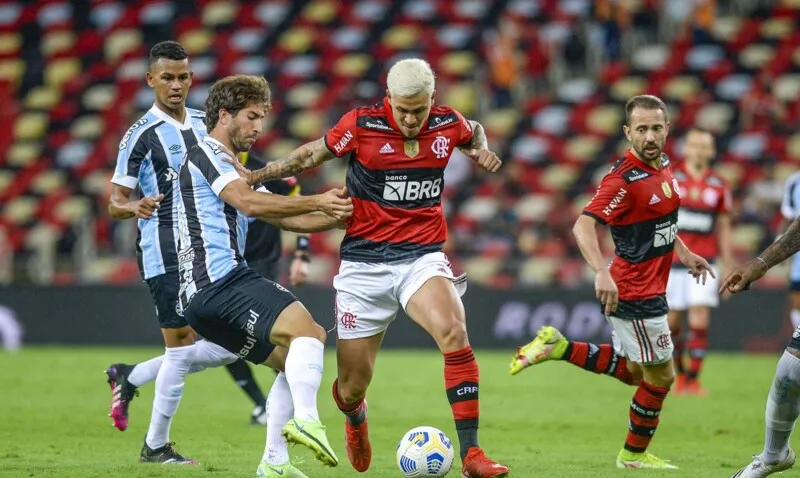 Clube enfrenta o rival que eliminou na Copa do Brasil 