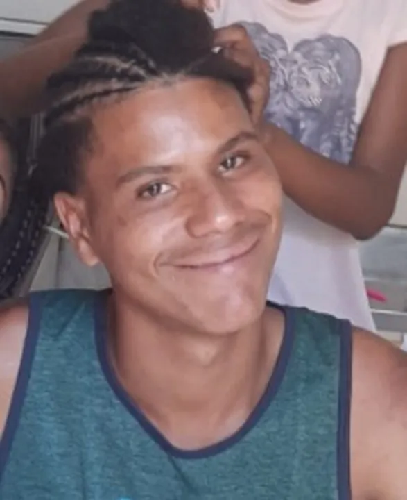 Hiago Macedo de Oliveira Bastos, de 22 anos, assassinado pelo PM Carlos Arnaud Silva Júnior, na tarde desta segunda-feira (14)