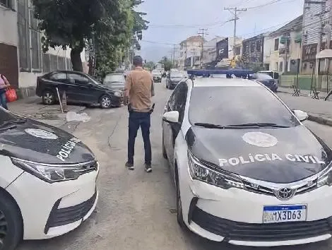 Miliciano foi preso por agentes da 21ª DP (Bonsucesso)