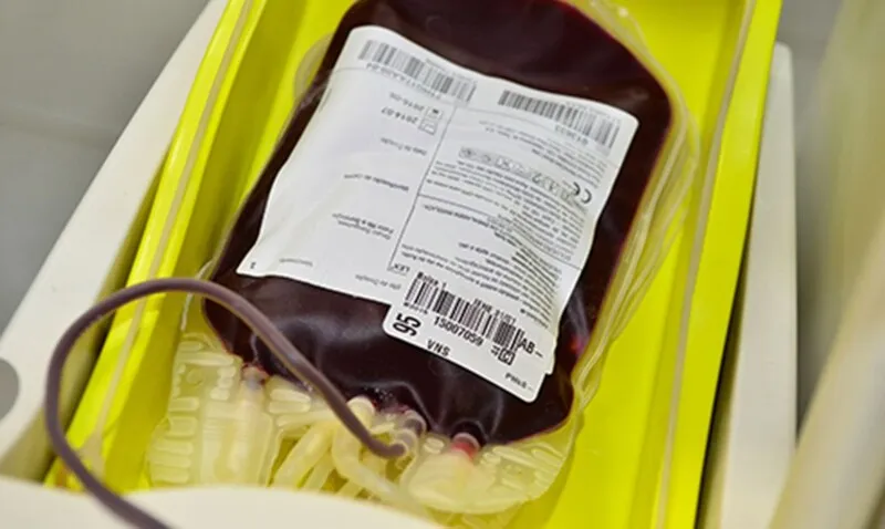 Para doar sangue, é preciso ter entre 16 e 69 anos e pesar no mínimo 50kg, estar bem de saúde e portar um documento de identidade oficial com foto