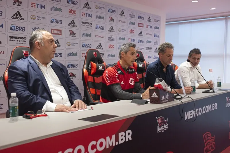 Diretoria do Flamengo e técnico Paulo Sousa