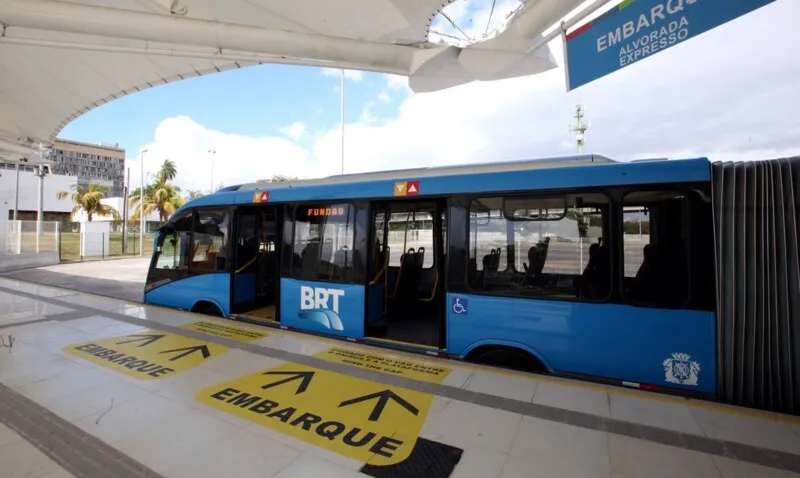 A greve no sistema BRT teve início com a paralisação dos corredores Transcarioca e Transolímpica, na madrugada desta sexta-feira (25)