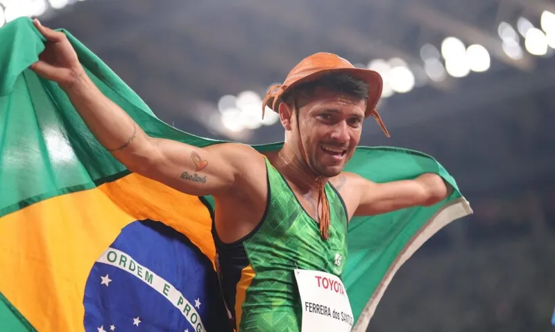 Paraibano Petrúcio Ferreria, recordista paralímpico nos 100m