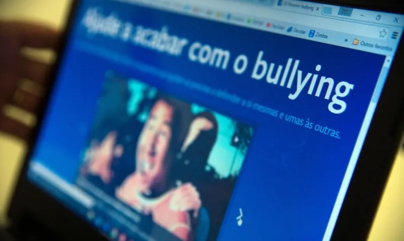 Imagem ilustrativa da imagem IBGE: um em cada dez estudantes entre 13 e 17 anos já foi ameaçado, ofendido ou humilhado nas redes sociais
