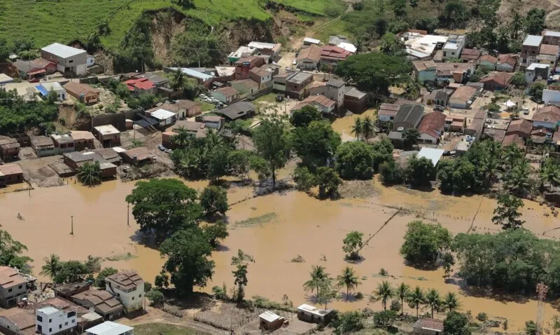 Número de mortos na região chegou a 18 neste domingo (26)