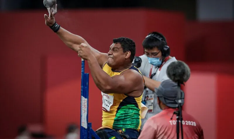 Wallace Santos bate recorde mundial no arremesso de peso classe F55 com marca de 12,63m