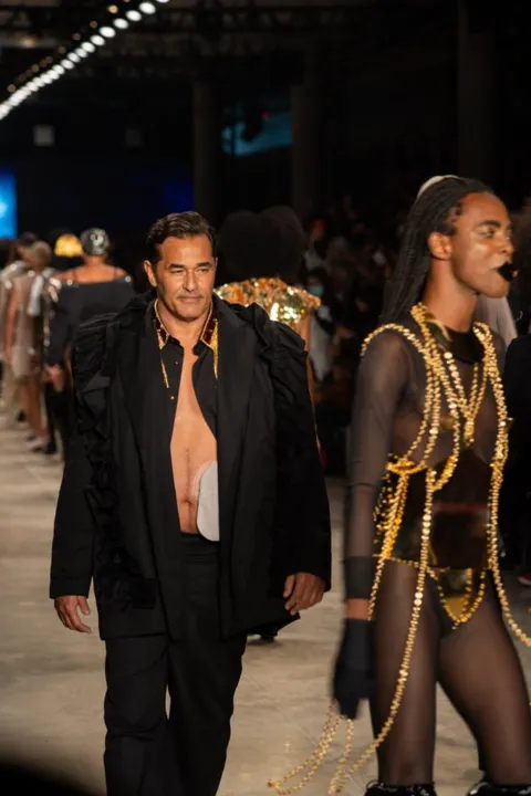 Ator desfilou na São Paulo Fashion Week