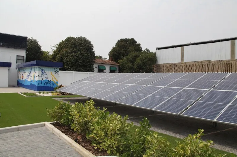 Profissionais da Secretaria de Meio Ambiente visitam primeiro empreendimento a adotar placas fotovoltaicas no município   
