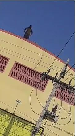 O trânsito precisou ser desviado