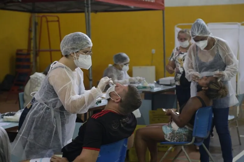 12 pontos de testagem para covid-19 estão disponíveis nesta terça-feira (25) em SG