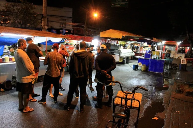 a ação desta sexta-feira, o plano de ordenamento da praça foi apresentado aos comerciantes locais