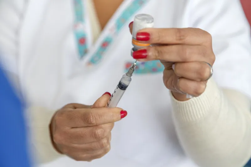 Em SG, 26,95% do público-alvo da vacinação tomou as duas doses