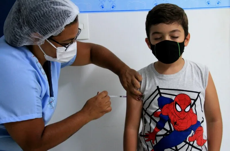 Município vacina crianças a partir de 10 anos